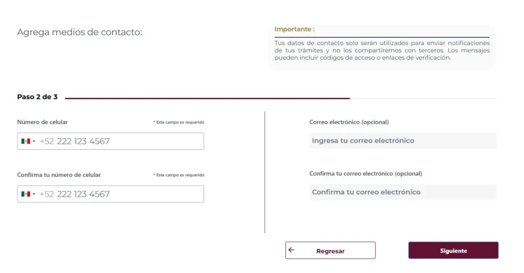 Formulario de registro en Llave MX, paso 2 de 3, para agregar medios de contacto, incluyendo número de celular obligatorio y correo electrónico opcional